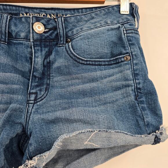 American Eagle Women's Raw Hem Stretch Shortie Denim Shorts Medium Wash Size 6 - Picture 4 of 10